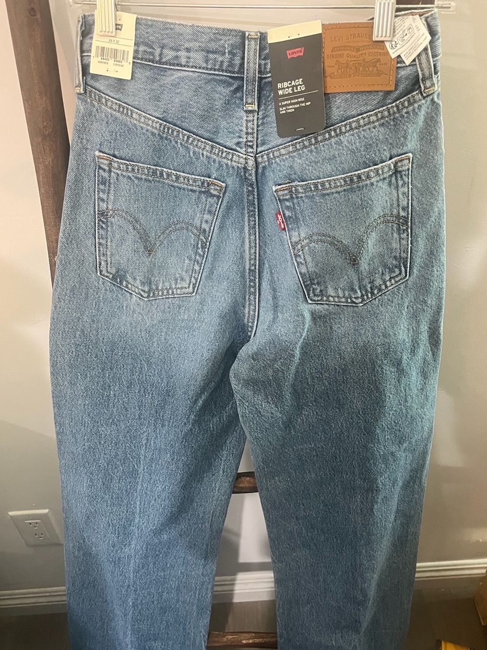 Levi’s Wide Leg Light Blue Women's Jeans - Picture 6 of 6